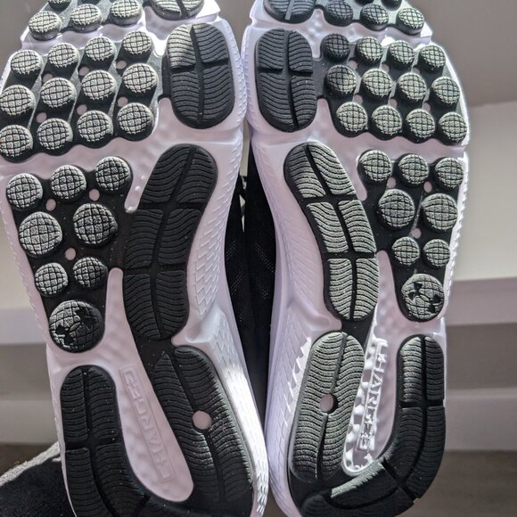 NEW Under Armour shoes - Picture 4 of 9